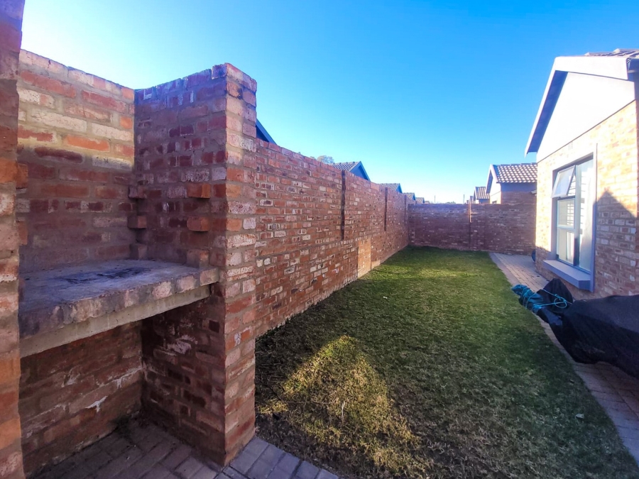 2 Bedroom Property for Sale in Van Der Hoff Park North West